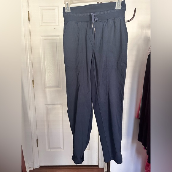 LULULEMON Dance Studio Crop II Unlined 20" True Navy size 2 - Picture 5 of 10